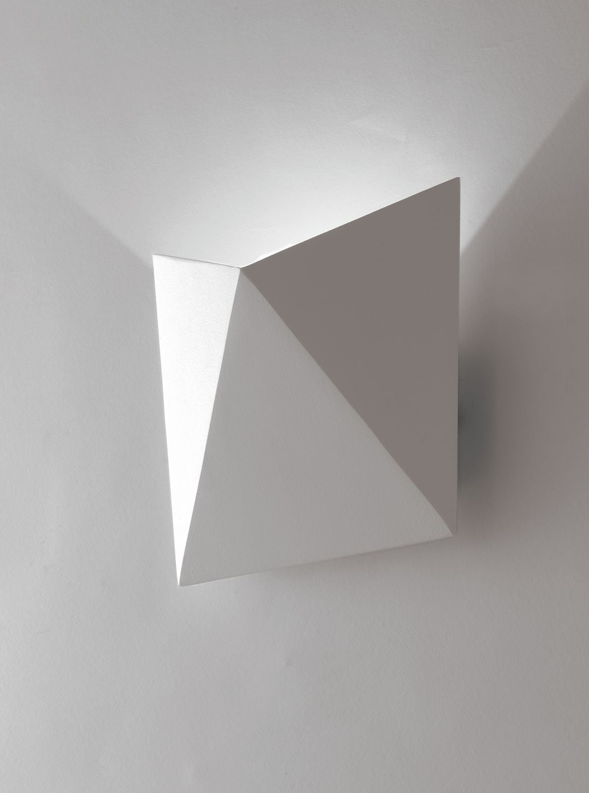 Applique per esterno in alluminio goffrato bianco o nero IP54 led integrato luce naturale 4000°k 7W 470 lumen collezione STEALTH Applique per esterno in alluminio goffrato bianco o nero IP54 led integrato luce naturale 4000°k 7W 470 lumen collezione STEALTH